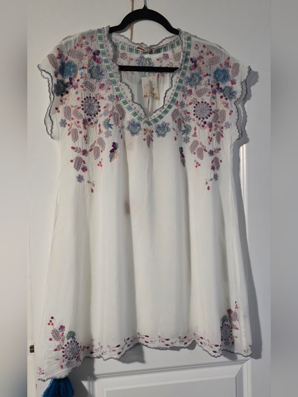 NWT Johnny Was White Embroidered Tunic with Blue, Pink & Purple Details Size M